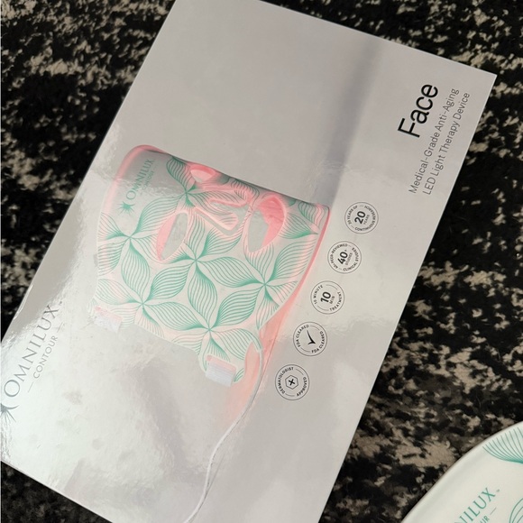 Omnilux Contour LED Face Mask - Picture 6 of 6